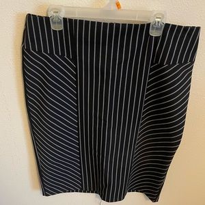 NY&C-7th Avenue tailored plus navy pinstriped pencil skirt size 16.
